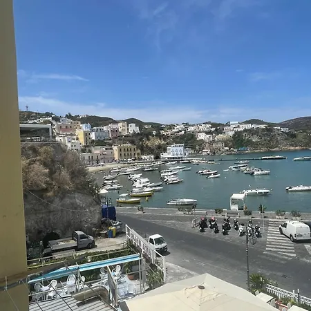 Agenzia Isotur Ginestra * Ponza